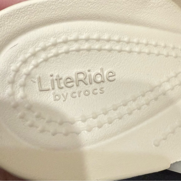 CROCS Beige Sandstone Brooklyn Buckle Frosted Low Wedge Sandals Women’s Size 8 - Picture 13 of 16